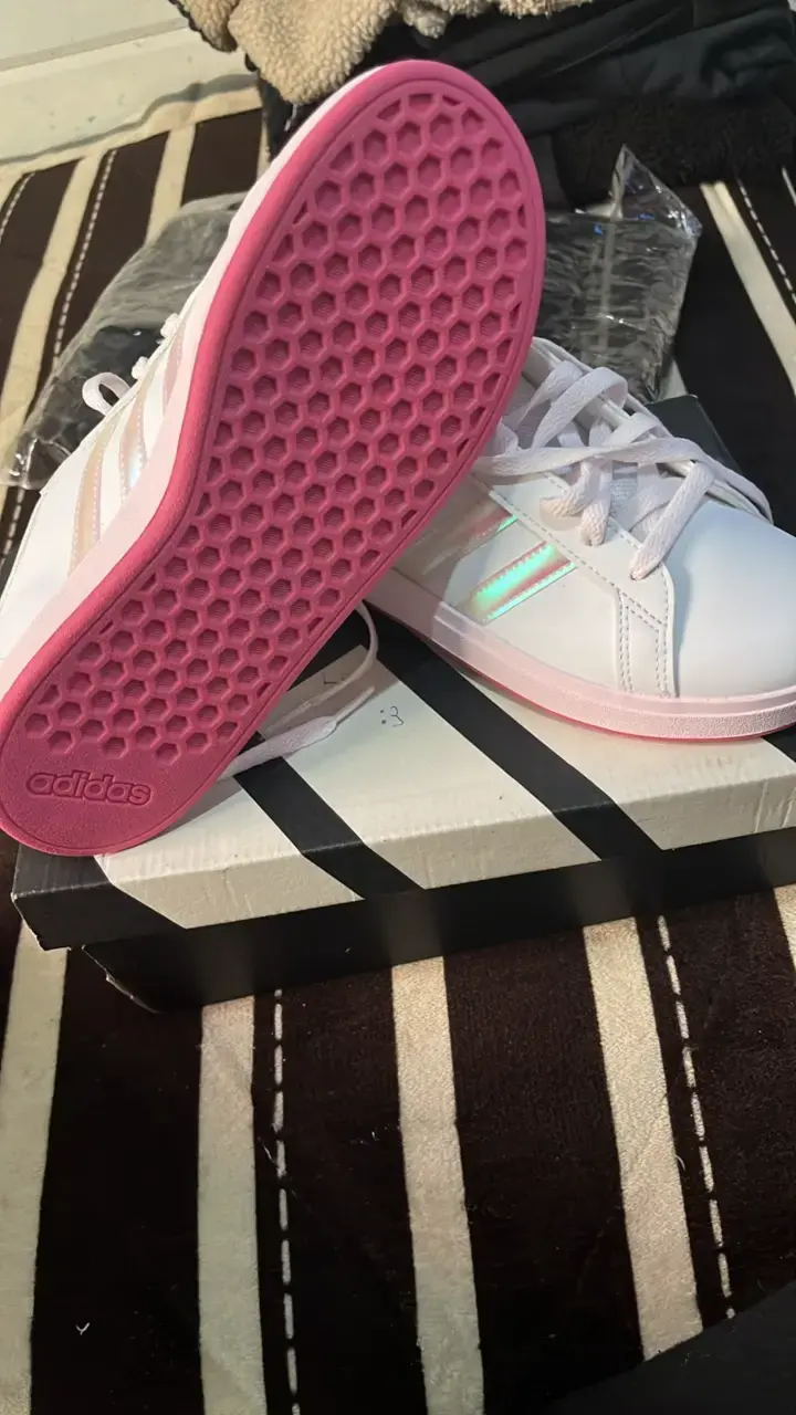 Zapatillas deportivas blancas con detalles iridiscentes - 2