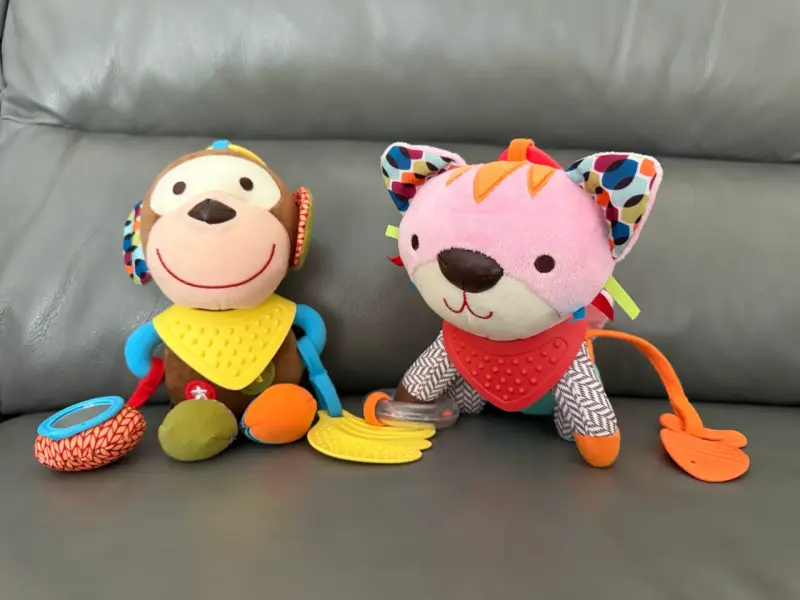 Juguetes de peluche para bebés con mordedores - 1