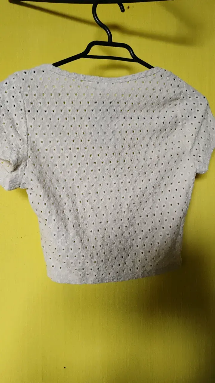 Blusa corta beige con diseño calado H&M - 2