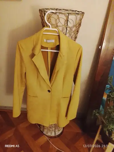 Chaqueta acolchada negra para invierno - miniatura 3