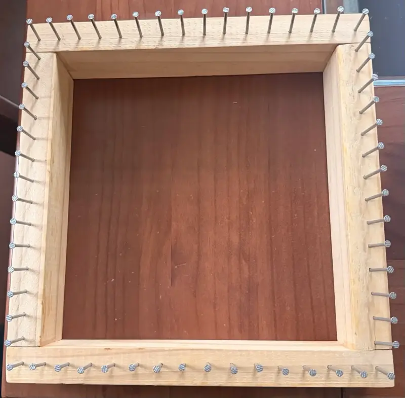 Telar cuadrado de madera artesanal