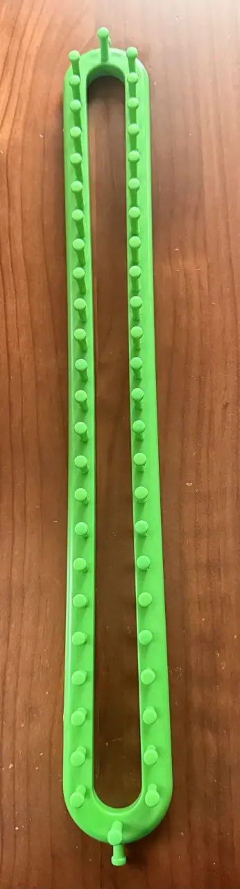 Telar rectangular de plástico verde para tejer