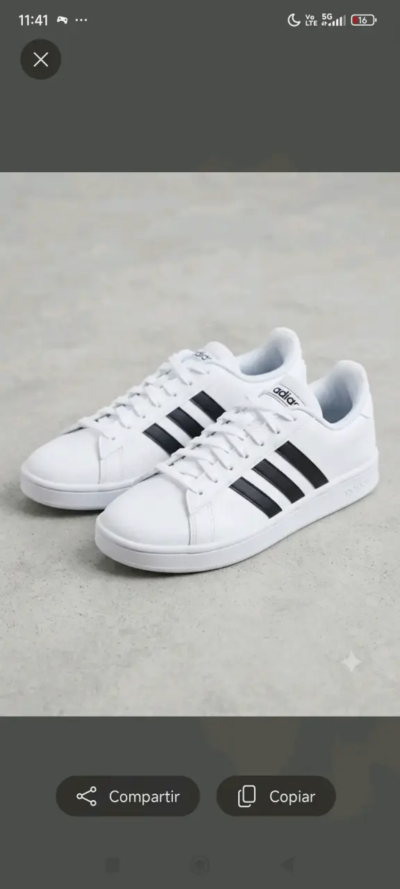 Zapatillas Adidas blancas con franjas negras