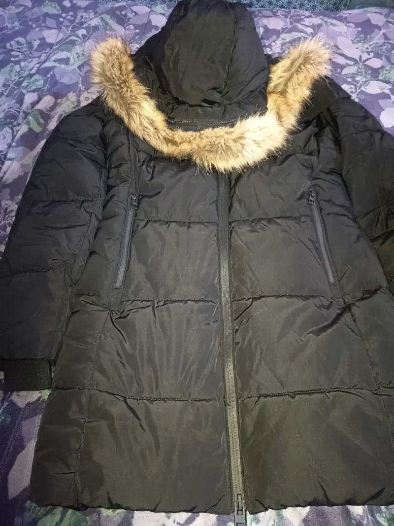 Abrigo negro Zara con capucha de piel sintética - 3