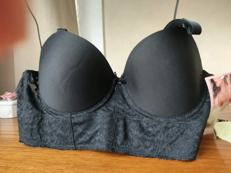 Sostén negro con encaje y soporte - 1