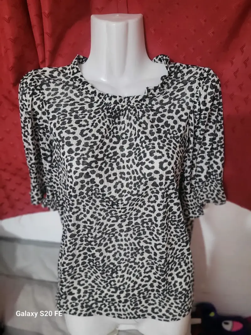 Blusa estampado animal print manga corta - 1