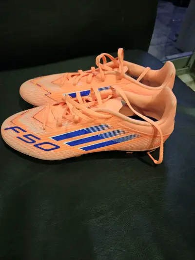 Zapatillas de fútbol Adidas F50 naranjas - miniatura 1