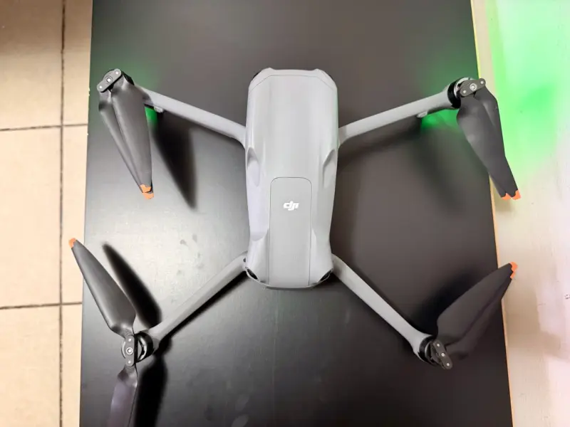 Drone DJI AIR3 con control remoto RC2 - 5