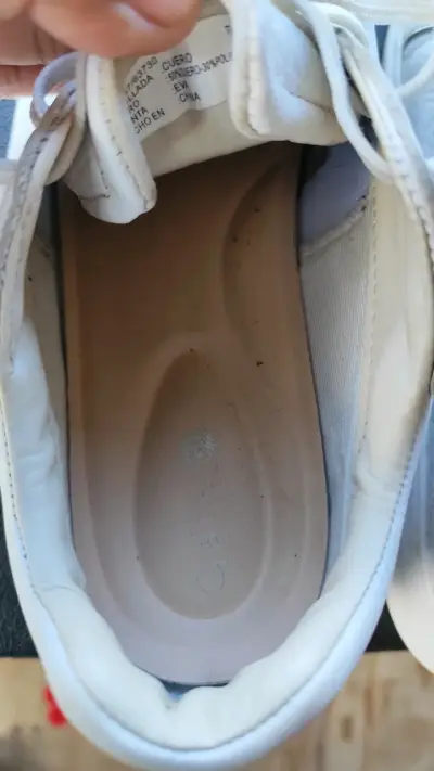 Zapatillas blancas de cuero marca Gacela. - miniatura 2