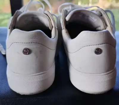 Zapatillas blancas de cuero marca Gacela. - miniatura 4