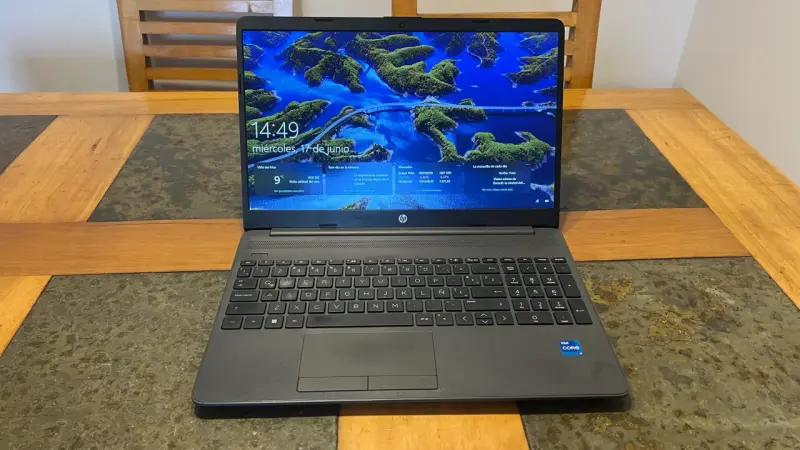 Notebook HP 250 G8 - i7 11va Gen, 16GB RAM, SSD 23 - 1
