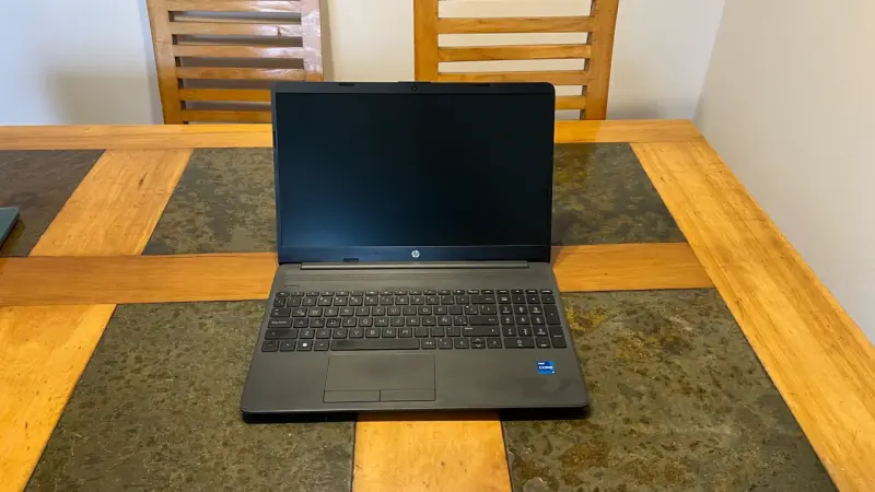 Notebook HP 250 G8 - i7 11va Gen, 16GB RAM, SSD 23 - 2