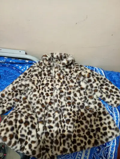 Abrigo de piel sintética con estampado animal - miniatura 2
