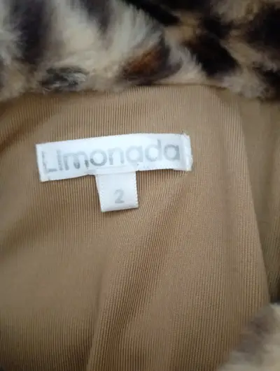 Abrigo de piel sintética con estampado animal - miniatura 4