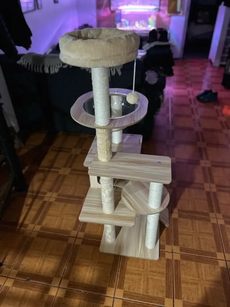 Árbol rascador para gatos con plataformas - 1