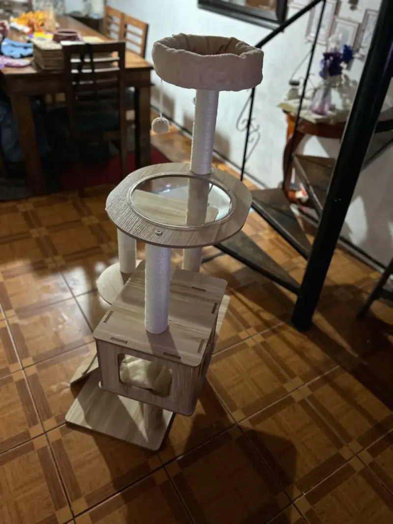Árbol rascador para gatos con plataformas - 2
