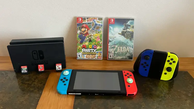 Nintendo Switch + 2 pares Joy-Con + 5 juegos - 1