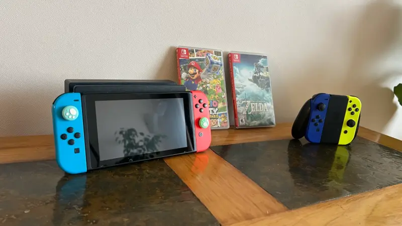 Nintendo Switch + 2 pares Joy-Con + 5 juegos - 2