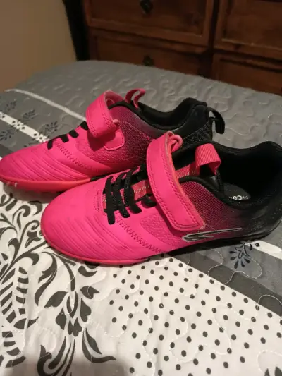 Zapatillas de futbol infantiles rosadas - miniatura 1