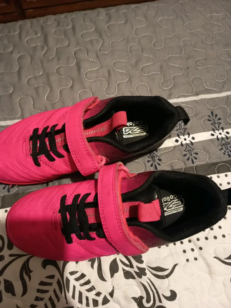 Zapatillas de futbol infantiles rosadas - 2