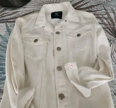 Chaqueta de mezclilla blanca para mujer - miniatura 1