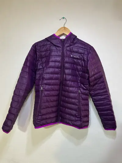 Chaqueta Columbia morada con capucha - miniatura 1