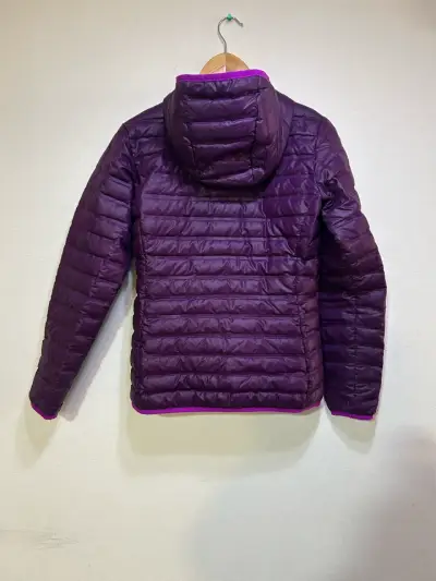 Chaqueta Columbia morada con capucha - miniatura 2