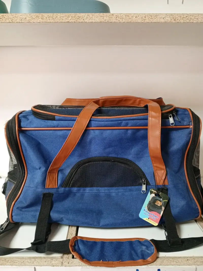 Bolso transportador para mascotas azul y marrón