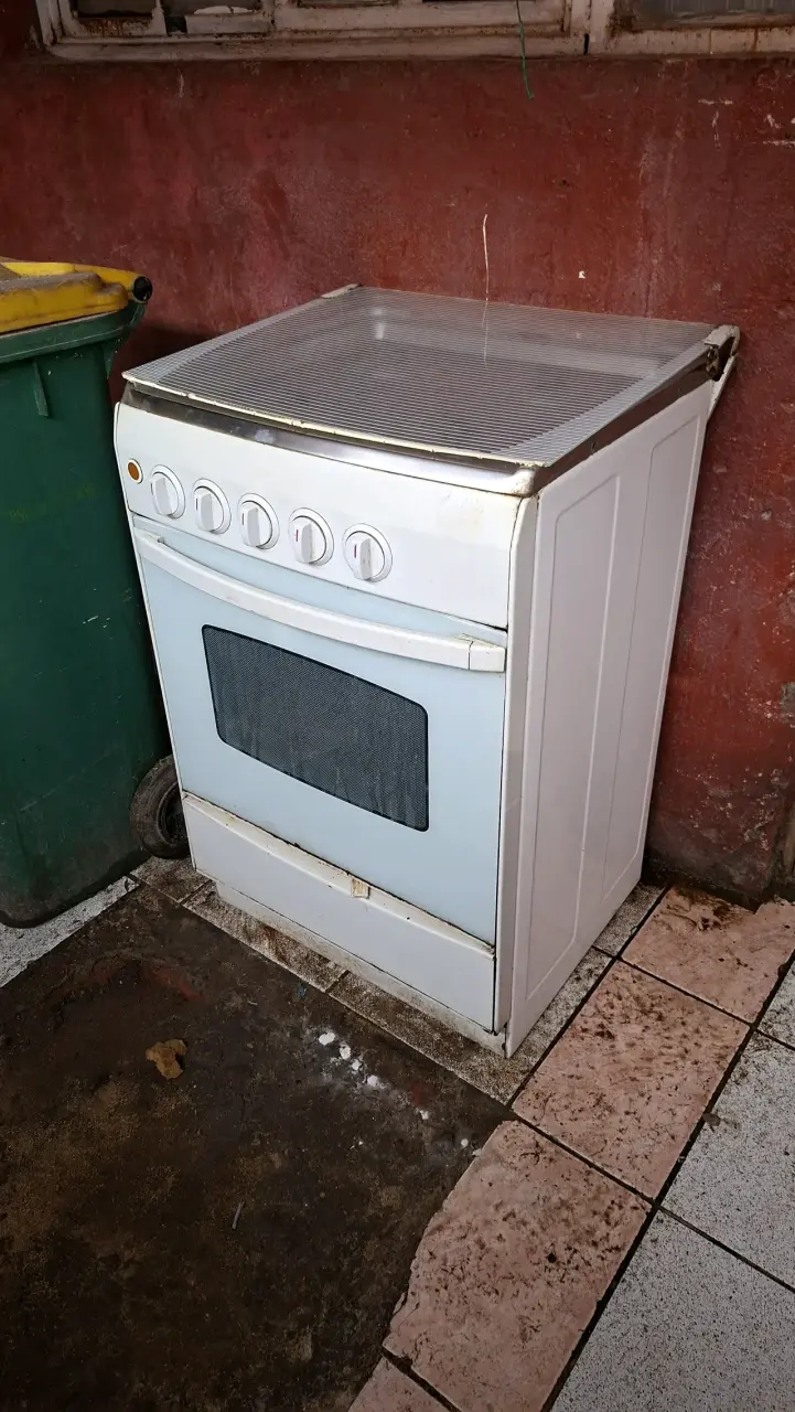 Cocina a gas con horno incorporado - 2