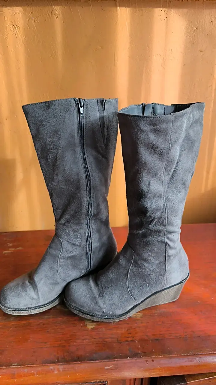 Botas de gamuza gris con plataforma - 2