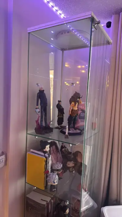 Vitrina de vidrio para coleccionables - miniatura 2
