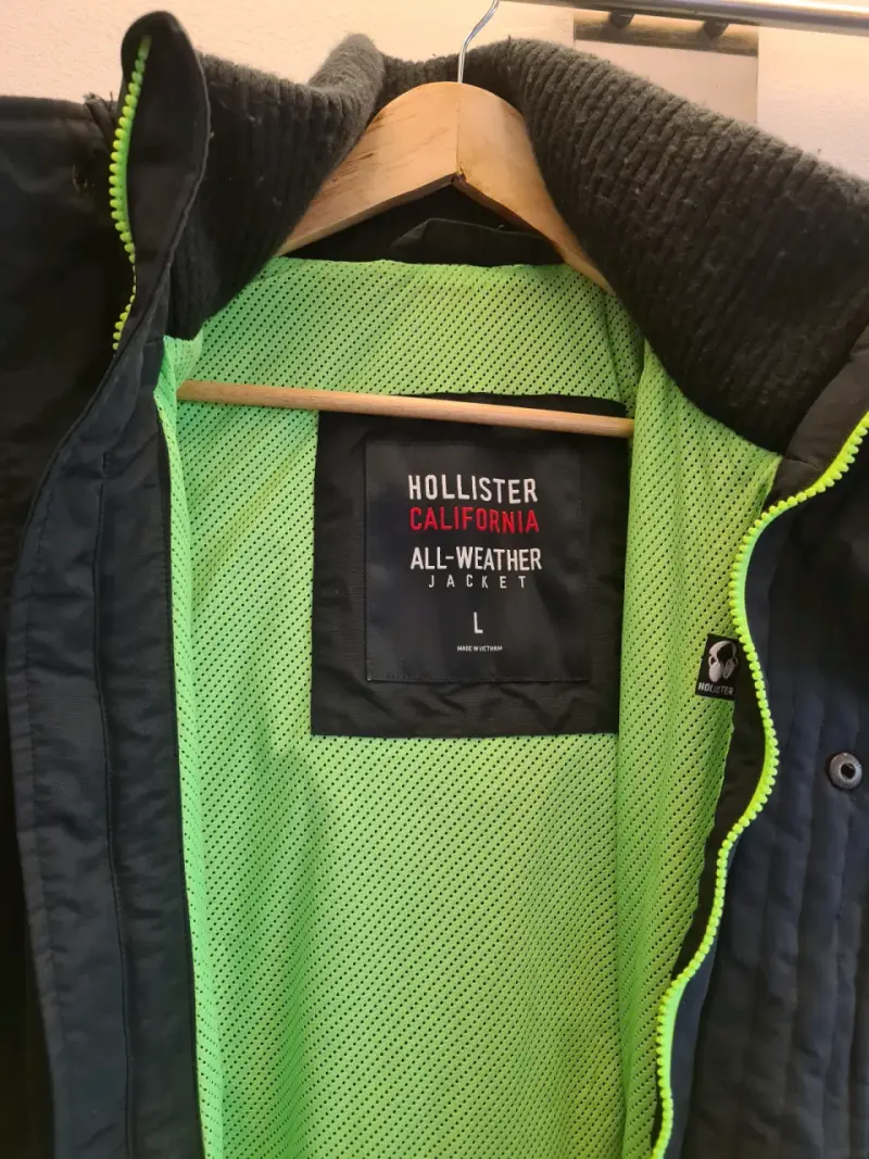 Chaqueta impermeable con capucha verde - 5