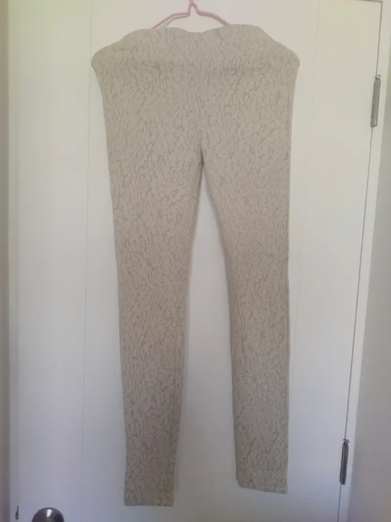 Leggings beige con diseño floral - 1