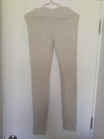 Leggings beige con diseño floral - miniatura 1