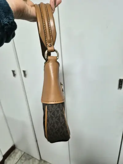 Cartera Michael Kors marrón con detalles dorados - miniatura 4