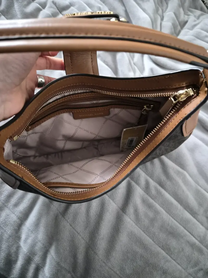 Cartera Michael Kors marrón con detalles dorados - 5