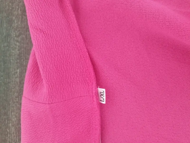 Blazer fucsia con botones decorativos - 5