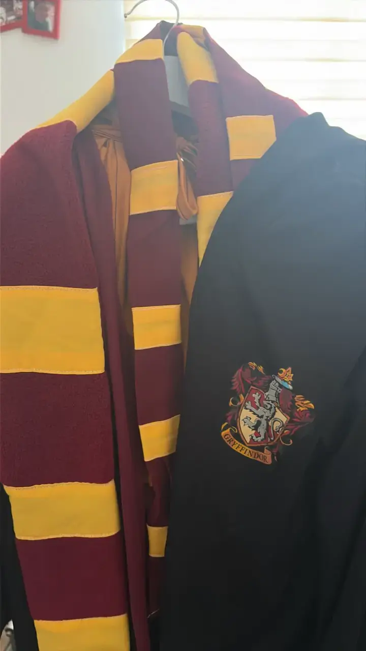 Disfraz de mago harry poter con bufanda a rayas - 2