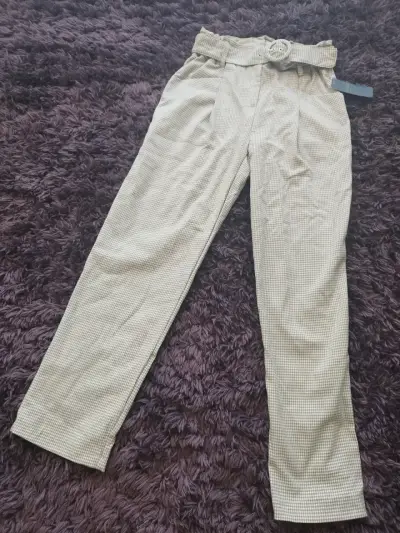 Pantalones de vestir a cuadros beige - miniatura 4