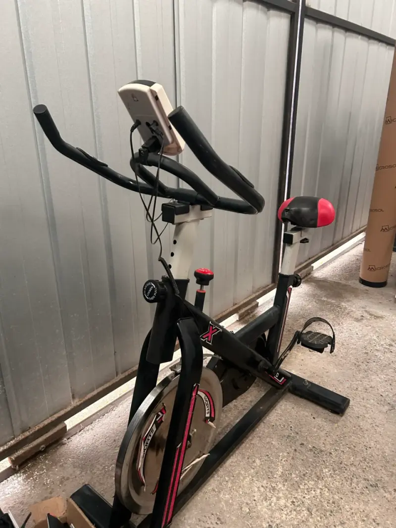 Bicicleta estática de ejercicio - 2