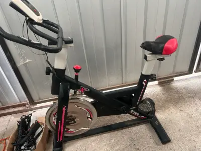 Bicicleta estática de ejercicio - miniatura 5