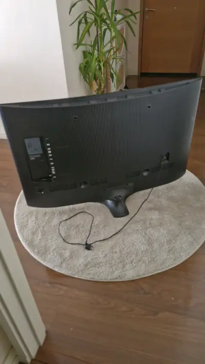 Televisor Samsung LED de 49 pulgadas - miniatura 4