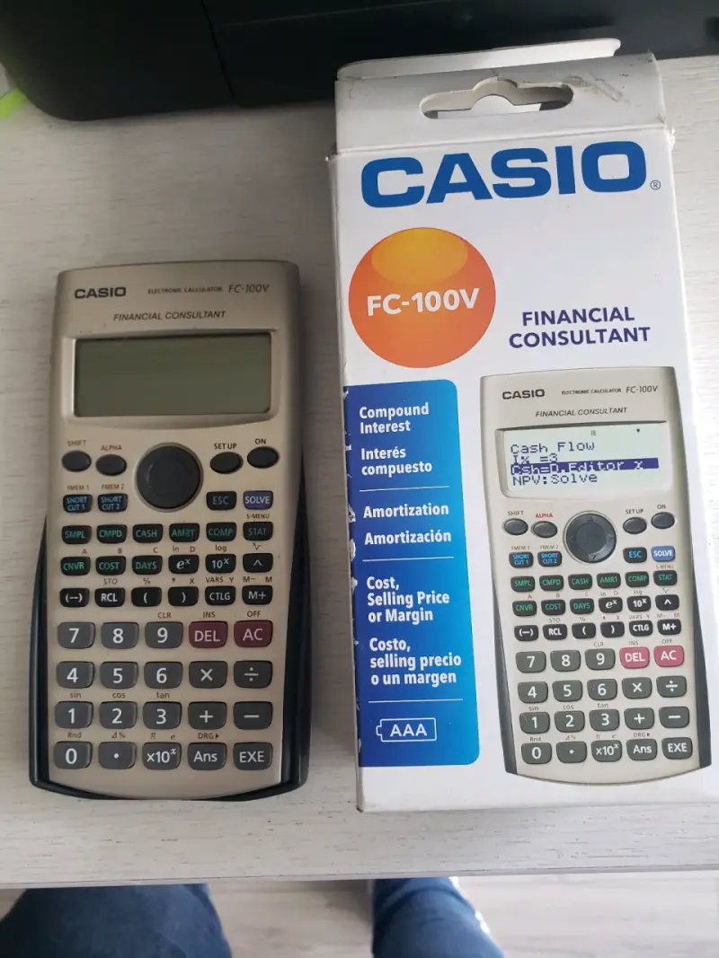 Calculadora financiera Casio FC-100V con caja