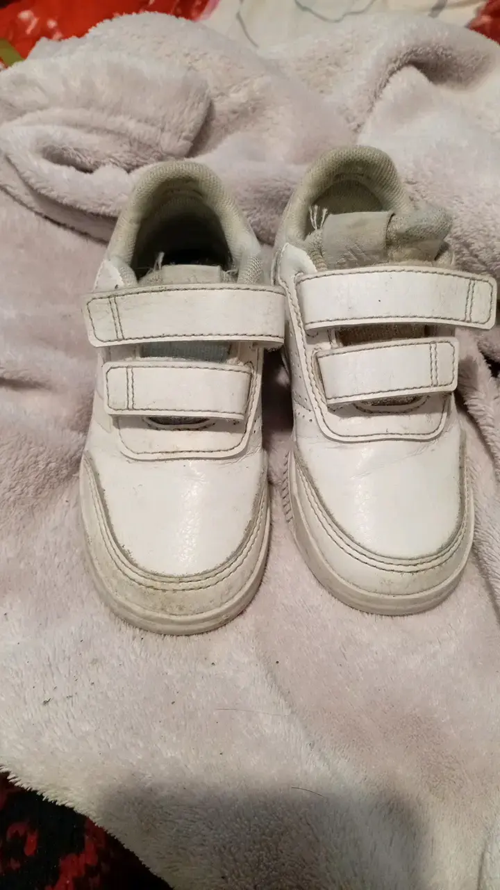 Zapatillas blancas para niños con velcro - 1