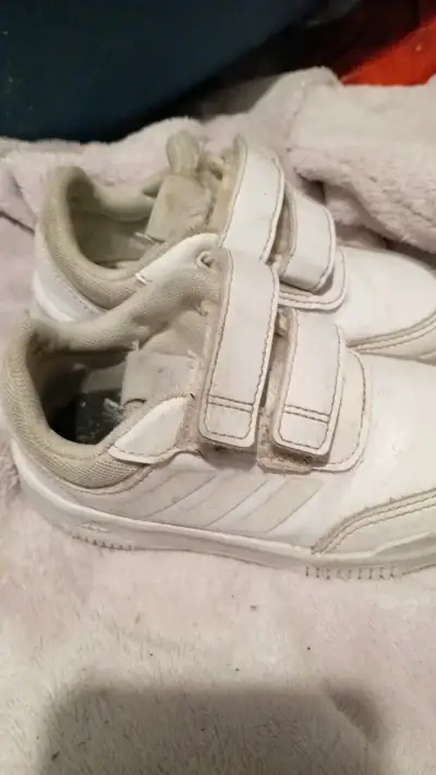 Zapatillas blancas para niños con velcro - miniatura 2