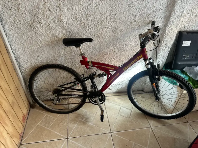 Bicicleta de montaña Bianchi roja