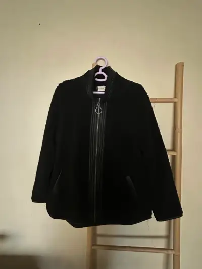 Chaqueta negra de lana con cierre - miniatura 1