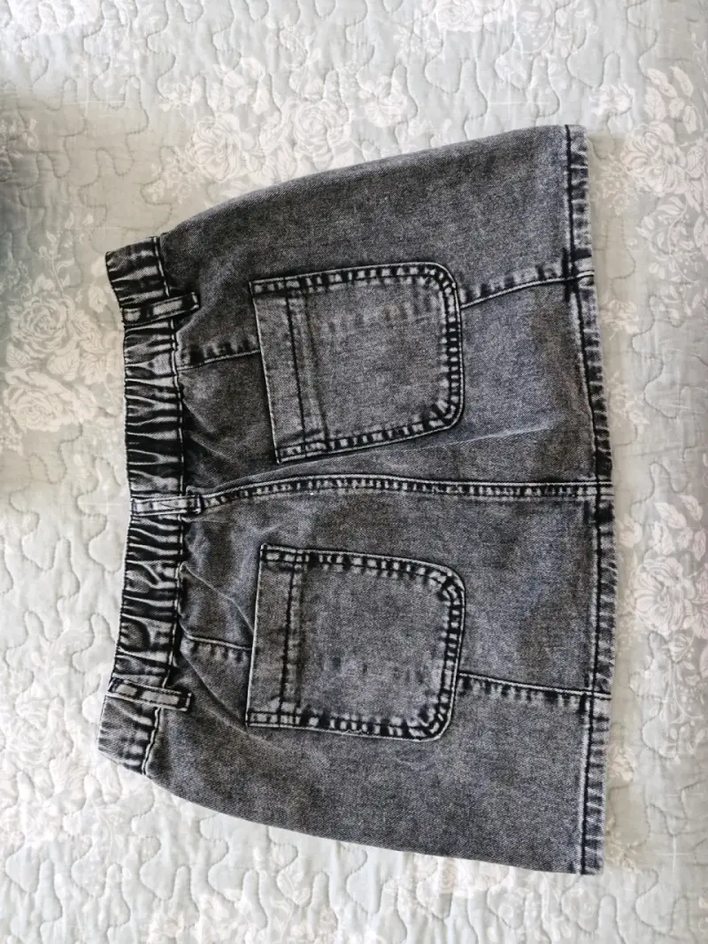 Falda de mezclilla gris estilo casual - 2