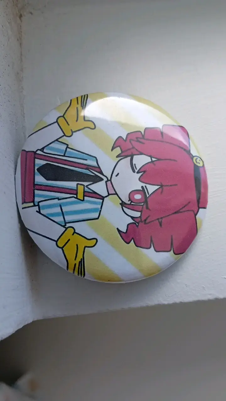 Chapa de anime con diseño colorido de teto
