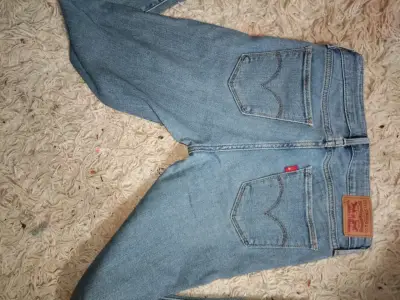 Jeans desgastados azul claro para mujer - miniatura 2